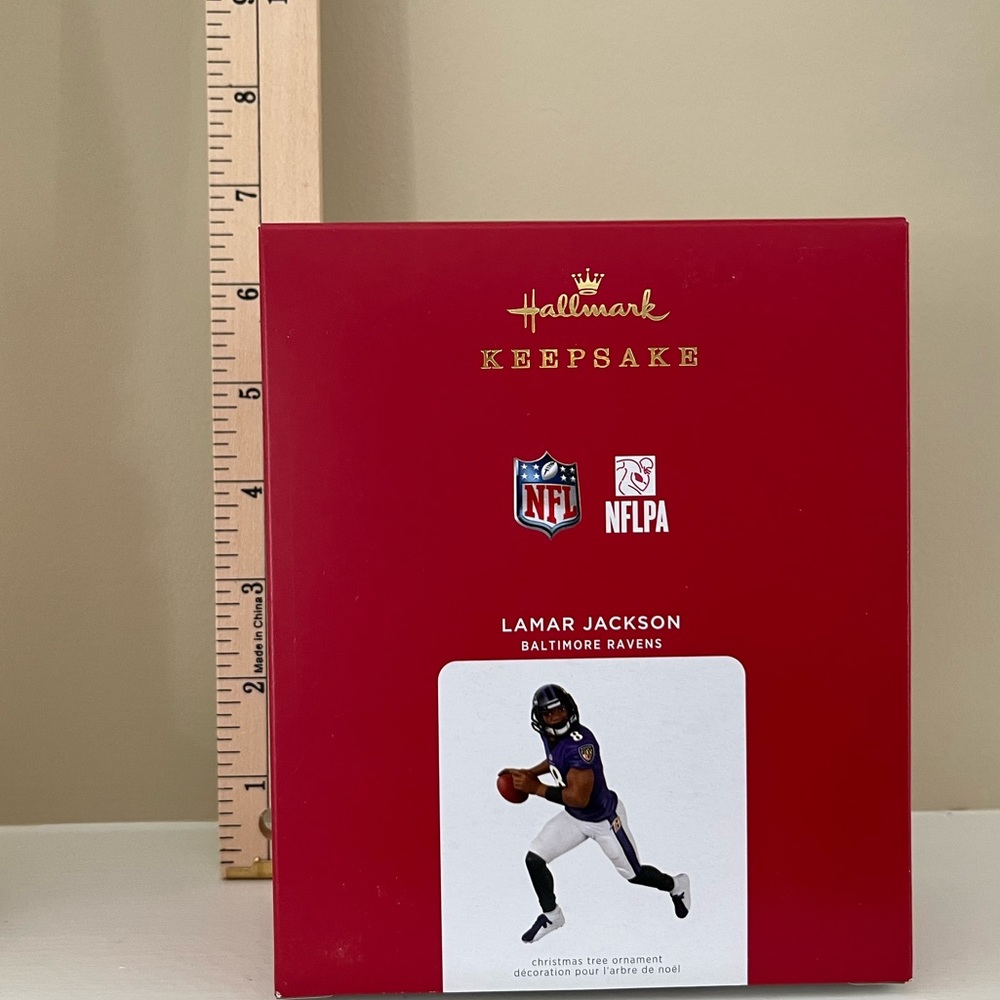 Lamar Jackson Hallmark Keepsake Ornament 2021 Baltimore Ravens Football - Picture 4 of 12